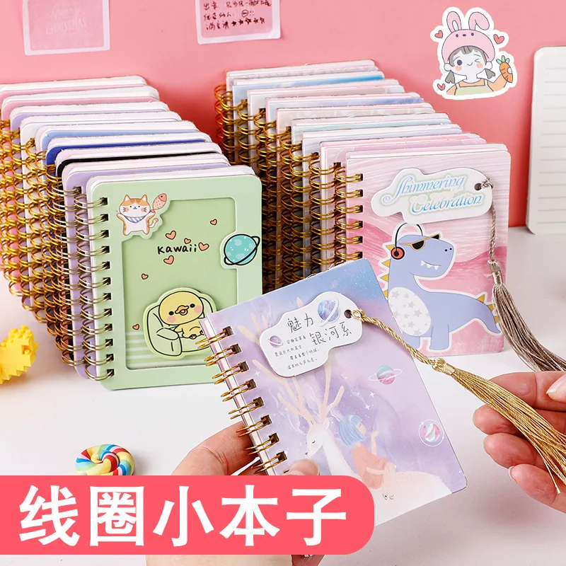 Миниатюрный карманный блокнот Kawaii, спиральный журнал, 50 листов, блокнот с милыми мультяшными страницами на линейке с кисточками, дневник, еж...
Миниатюрный карманный блокнот Kawaii, спиральный журнал, 50 листов, блокнот с милыми мультяшными страницами на линейке с кисточками, дневник, еж...