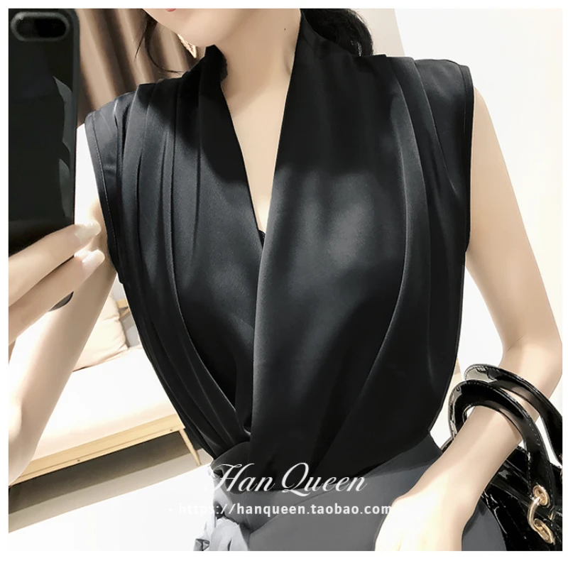 Deep V-Neck Women Shirt Pure Color Tops Autumn Summer Spring Female Rayon Sleeveless Elegant Office Lady Blouse
Deep V-Neck Women Shirt Pure Color Tops Autumn Summer Spring Female Rayon Sleeveless Elegant Office Lady Blouse