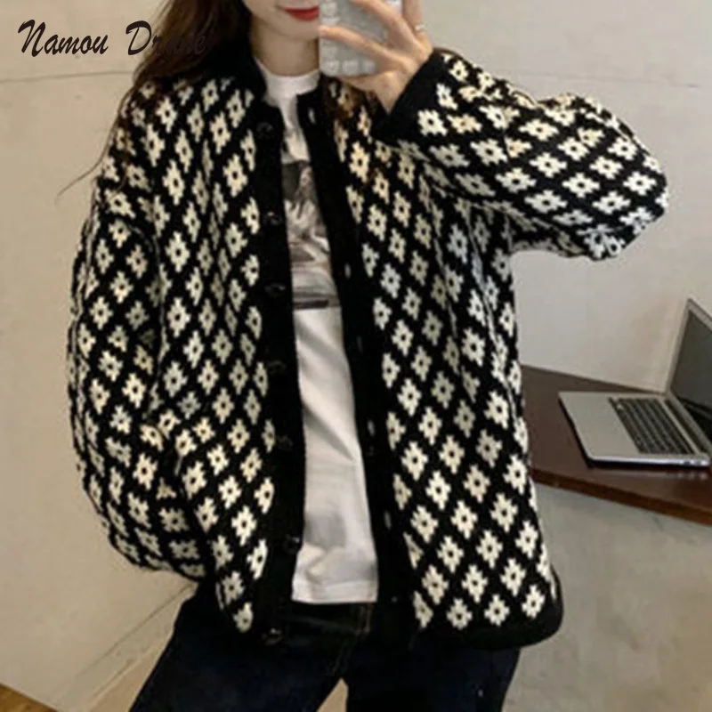 Namou Drane 2021 новый осенний Гонконгский ретро свитер в клетку свободный с длинными рукавами куртка женский кардиган с зарубежным воротником-по...
Namou Drane 2021 новый осенний Гонконгский ретро свитер в клетку свободный с длинными рукавами куртка женский кардиган с зарубежным воротником-по...