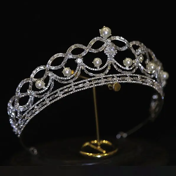 New Bridal Rhinestone tiaras novia Wedding Princess Accessories Graceful Royal Wedding Crown
New Bridal Rhinestone tiaras novia Wedding Princess Accessories Graceful Royal Wedding Crown