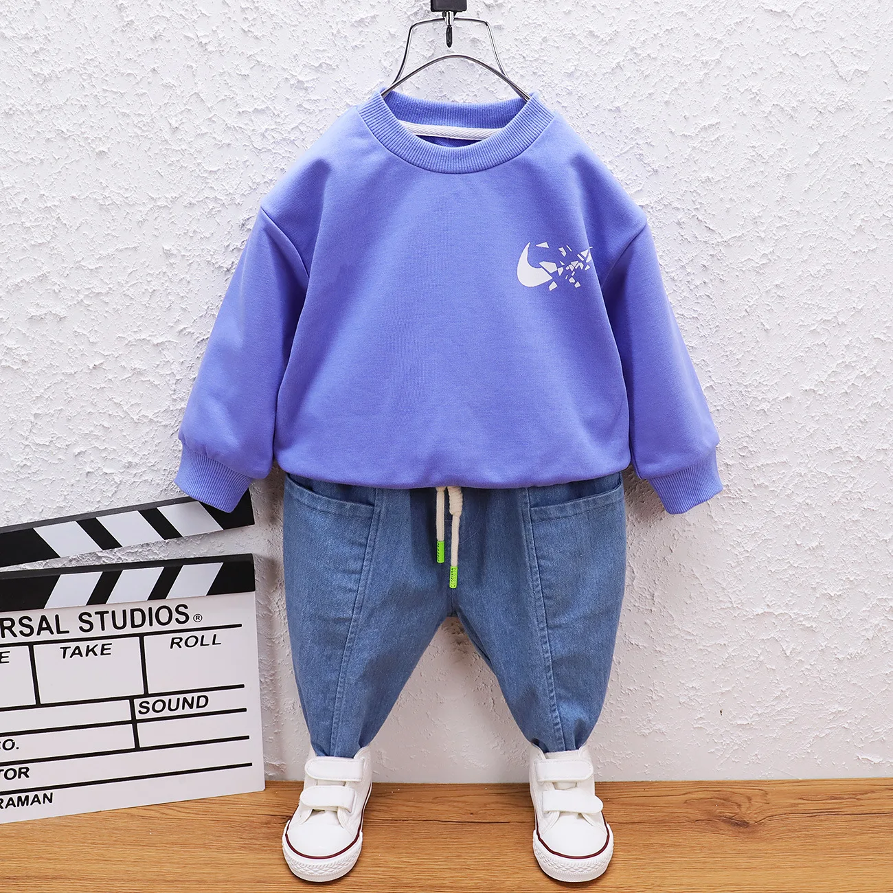 Children's clothing children's boys' solid color printing long-sleeved trousers spring and autumn two-piece sports sweater
Children's clothing children's boys' solid color printing long-sleeved trousers spring and autumn two-piece sports sweater