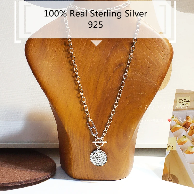 100% 925 Sterling Silver Necklace European Vintage H Geometric Pedant Victorian Court Coin Sweater Stylish Lara Chain T Closure
100% 925 Sterling Silver Necklace European Vintage H Geometric Pedant Victorian Court Coin Sweater Stylish Lara Chain T Closure
