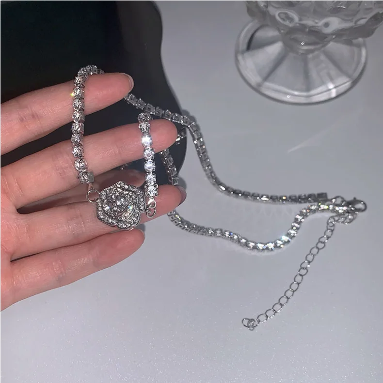 Sparkling flower Necklace Rose Lady-like Temperament Necklace