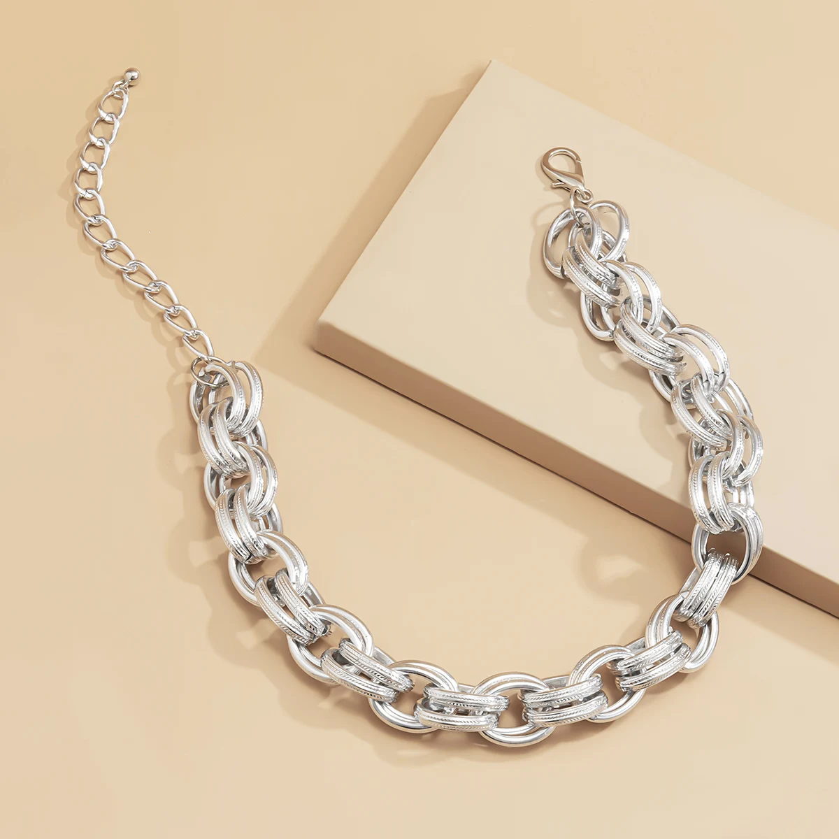SHIXIN Hip Hop O Shape Thick Link Chain Necklace on Neck Punk Short Choker Colar Necklace for Women Fashion Jewelry 2021 Collier
SHIXIN Hip Hop O Shape Thick Link Chain Necklace on Neck Punk Short Choker Colar Necklace for Women Fashion Jewelry 2021 Collier