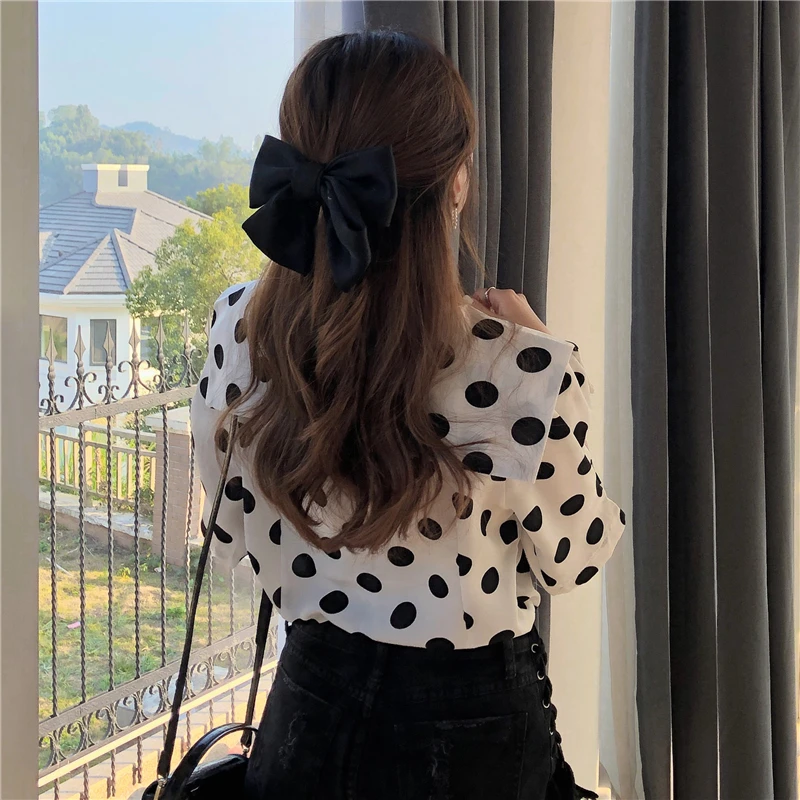 Summer New Short-Sleeved Fashion Women Blouses Korean-Style Polka Dot Chiffon Shirt Vintage V-neck Ladies Tops 8828 50
Summer New Short-Sleeved Fashion Women Blouses Korean-Style Polka Dot Chiffon Shirt Vintage V-neck Ladies Tops 8828 50