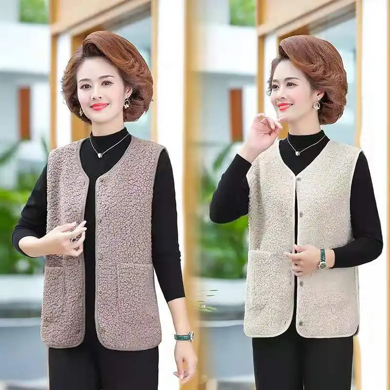 2021 new lamb Plush vest cardigan fur integrated vest short mother's oversized jacket
2021 new lamb Plush vest cardigan fur integrated vest short mother's oversized jacket