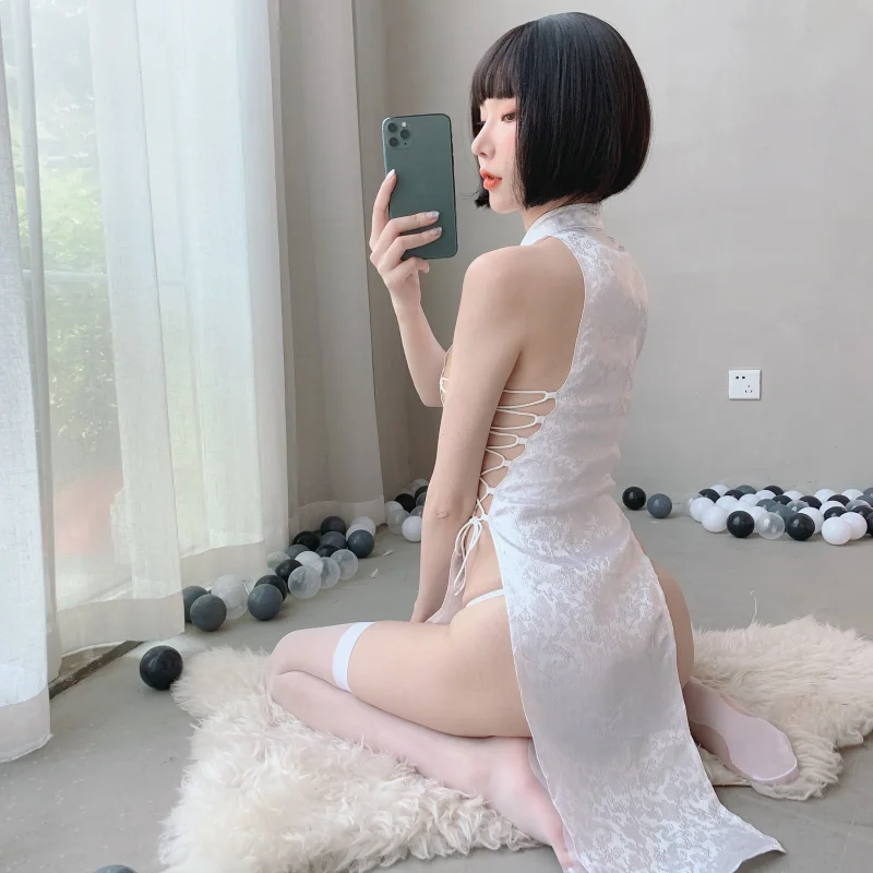Ladies Sexy Cheongsam Chinese Style Dress Traditional Lingerie Black White Qi Pao Bandage Split for Women Qipao Winter
Ladies Sexy Cheongsam Chinese Style Dress Traditional Lingerie Black White Qi Pao Bandage Split for Women Qipao Winter
