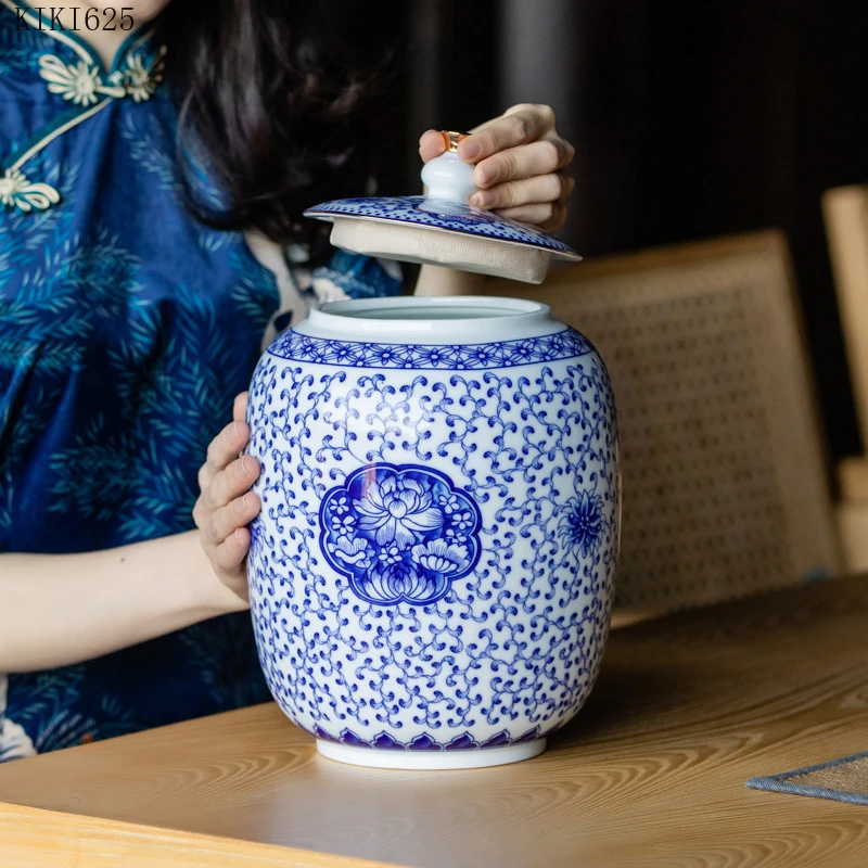 Classical Blue Flower Ceramic Storage Jar Vine Winding Sealed Tea Cans Household Large-capacity Candy Small Objects Storage Jars
Classical Blue Flower Ceramic Storage Jar Vine Winding Sealed Tea Cans Household Large-capacity Candy Small Objects Storage Jars