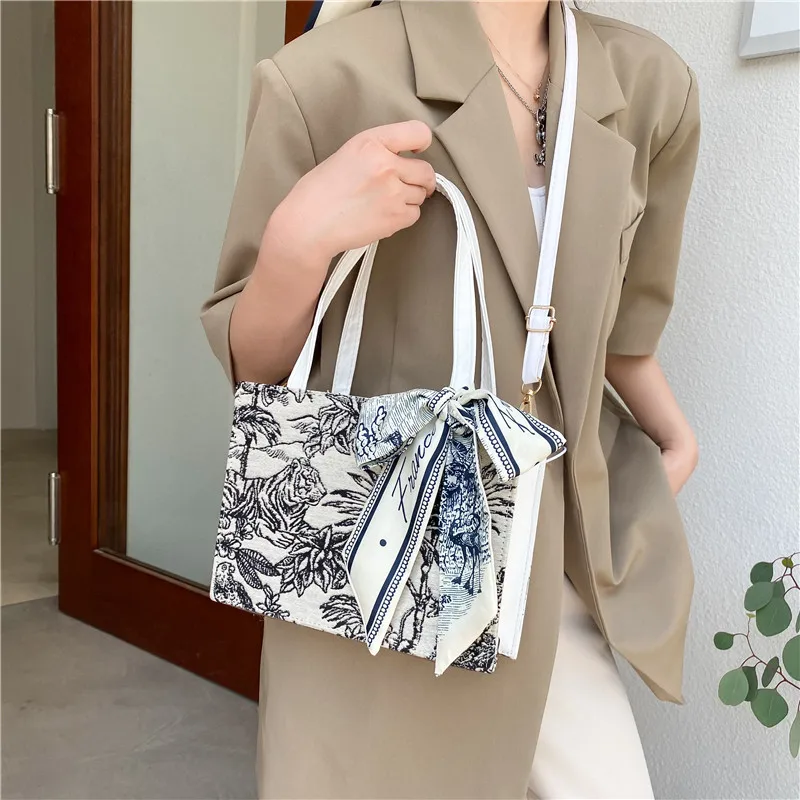 Women's Retro Handbag, Summer Silk, Large-capacity Fashion, One-shoulder Messenger Bag 2021 Ladies New
Women's Retro Handbag, Summer Silk, Large-capacity Fashion, One-shoulder Messenger Bag 2021 Ladies New