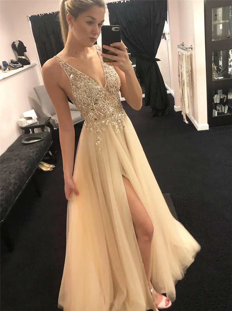 Sexy Deep V-neck Prom Dress 2020 New Gold Tulle Split Beaded Sequins Handmade Sleeveless Illusion вечерние платья فساتين السهرة
Sexy Deep V-neck Prom Dress 2020 New Gold Tulle Split Beaded Sequins Handmade Sleeveless Illusion вечерние платья فساتين السهرة