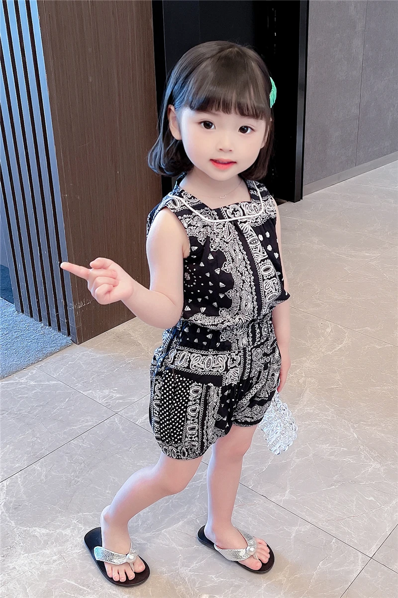 Girls Summer Style National Style Black Totem Suit Summer Style Children Retro Sleeveless Square Collar Shirt Loose Shorts
Girls Summer Style National Style Black Totem Suit Summer Style Children Retro Sleeveless Square Collar Shirt Loose Shorts
