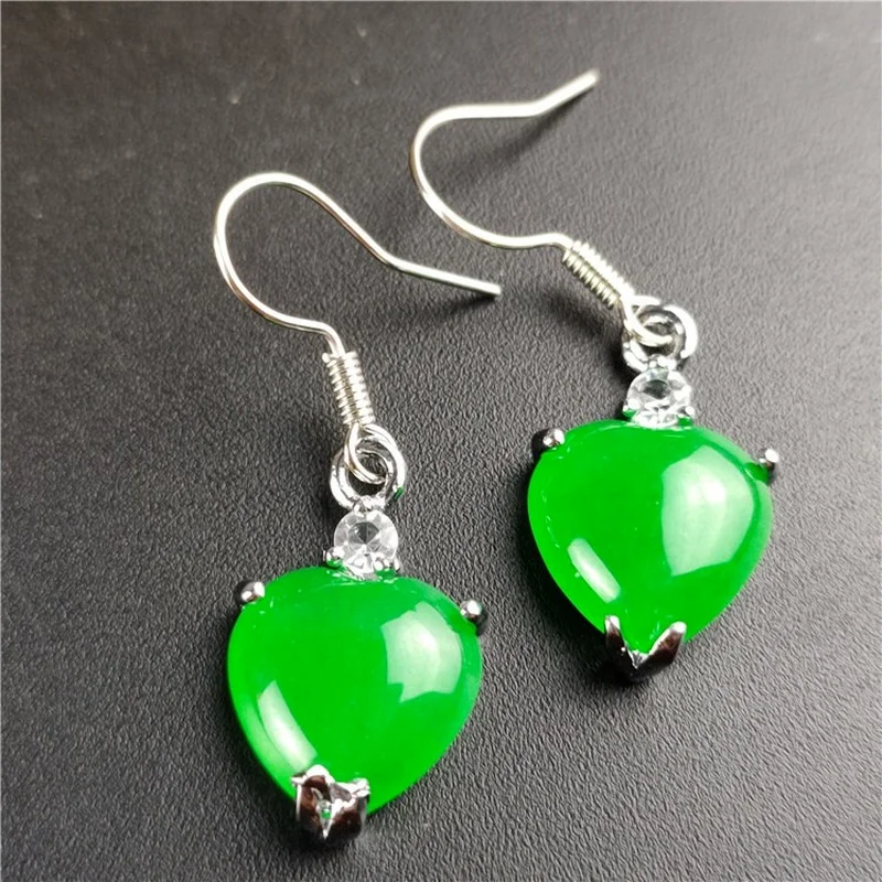 Natural Green Chalcedony Hand-carved Love Earrings Fashion Boutique Jewelry Men and Women Earrings Gift Accessories
Natural Green Chalcedony Hand-carved Love Earrings Fashion Boutique Jewelry Men and Women Earrings Gift Accessories