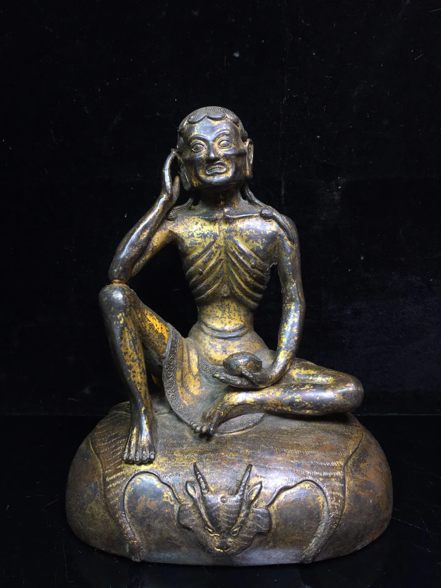 8"Tibetan Temple Collection Old Bronze Cinnabar Lacquer Venerable Milarepa Slimming Lohan Sitting Buddha Enshrine the Buddha
8"Tibetan Temple Collection Old Bronze Cinnabar Lacquer Venerable Milarepa Slimming Lohan Sitting Buddha Enshrine the Buddha