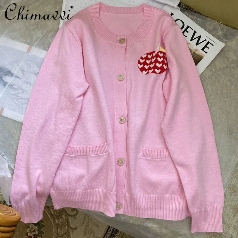 2021 Autumn Women Clothing New Jacquard Knitted Cardigan Fashion Peach Heart Apple Sweet Long-sleeve Sweater Coat Feminine
2021 Autumn Women Clothing New Jacquard Knitted Cardigan Fashion Peach Heart Apple Sweet Long-sleeve Sweater Coat Feminine