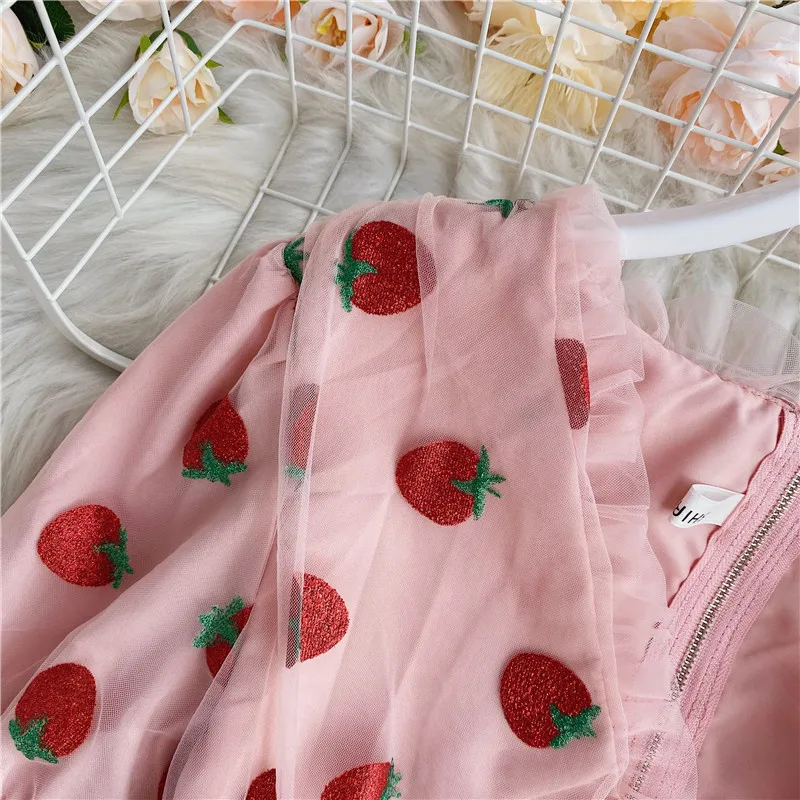 Shining Pink Strawberry Mesh Sexy V Neck Blouses 2020 Woman New Summer Puff Sleeve Blusa Shirts Casual Sweet Tops Female
Shining Pink Strawberry Mesh Sexy V Neck Blouses 2020 Woman New Summer Puff Sleeve Blusa Shirts Casual Sweet Tops Female