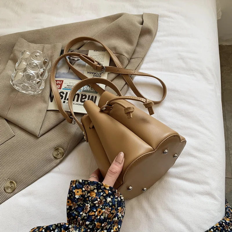 Womens Handbags Version Design Drawstring Bucket Versatile Fold Handbag Fashion Shoulder Messenger Bag Purses
Womens Handbags Version Design Drawstring Bucket Versatile Fold Handbag Fashion Shoulder Messenger Bag Purses