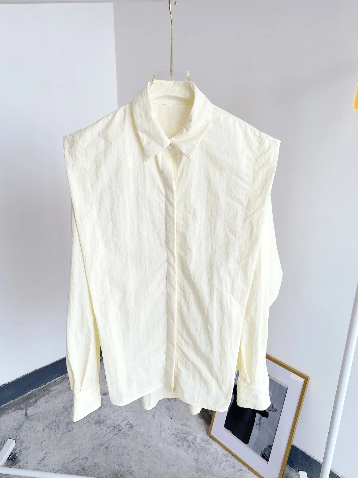 2021 Women Shirt New Product Autumn and Winter Padded Shoulder Wide Shoulder Shirt Top
2021 Women Shirt New Product Autumn and Winter Padded Shoulder Wide Shoulder Shirt Top