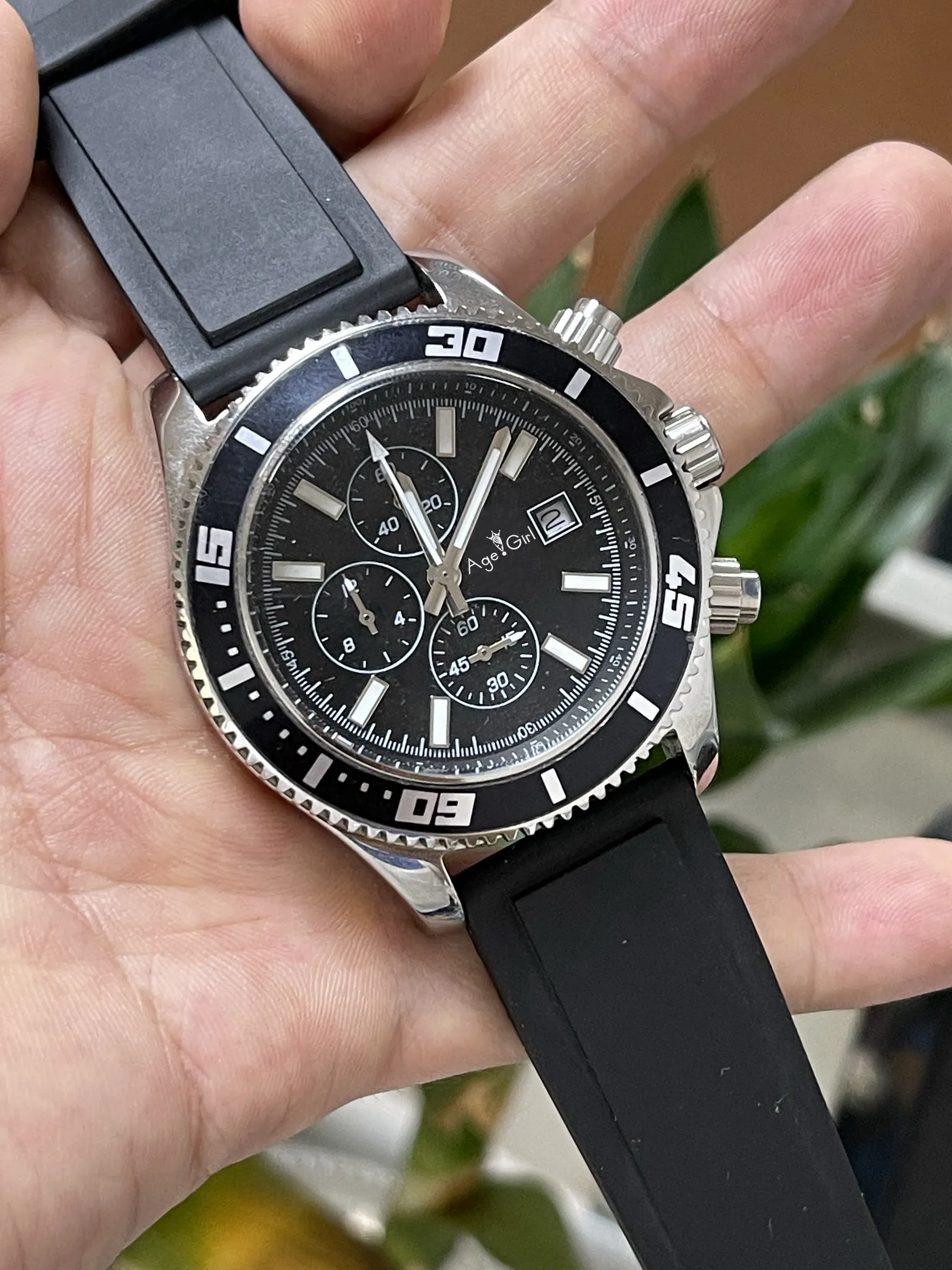 2021 Luxury New Men Quartz Chronograph Ceramic Bezel Stopwatch Watch Blue Stainless Steel Black Rubber Sapphire Watches 44mm
2021 Luxury New Men Quartz Chronograph Ceramic Bezel Stopwatch Watch Blue Stainless Steel Black Rubber Sapphire Watches 44mm