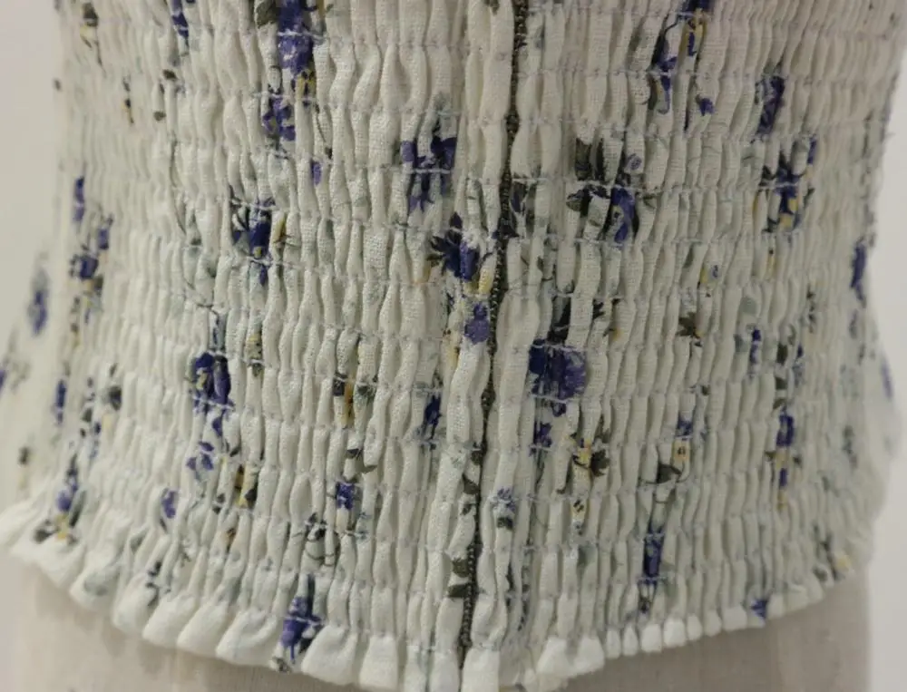 2020 New Summer Floral Blouse Puff Sleeve Square Collar Backless Bow lady Slim Linen short shirt and top
2020 New Summer Floral Blouse Puff Sleeve Square Collar Backless Bow lady Slim Linen short shirt and top
