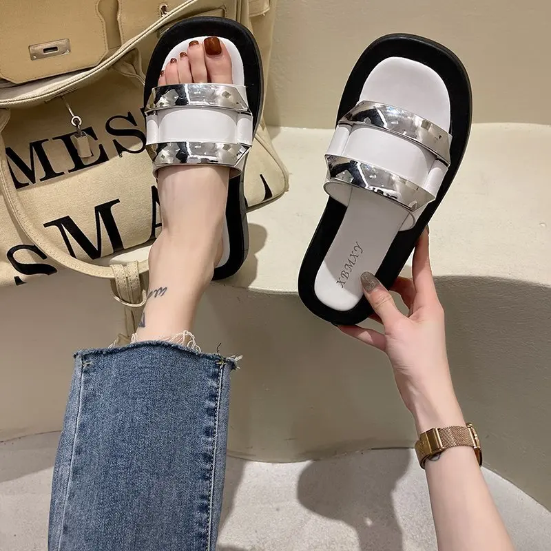 Beach Shoes Slippers Flat Low Square heel Luxury Slides Platform Slipers Women Sabot Soft Block Designer 2021 PU Fashion Rubber
Beach Shoes Slippers Flat Low Square heel Luxury Slides Platform Slipers Women Sabot Soft Block Designer 2021 PU Fashion Rubber