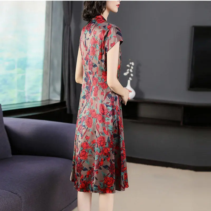 Middle Aged Mother's Short Sleeve Silk Dress Women's Summer Mulberry Silk Large Size Floral Dress
Middle Aged Mother's Short Sleeve Silk Dress Women's Summer Mulberry Silk Large Size Floral Dress
