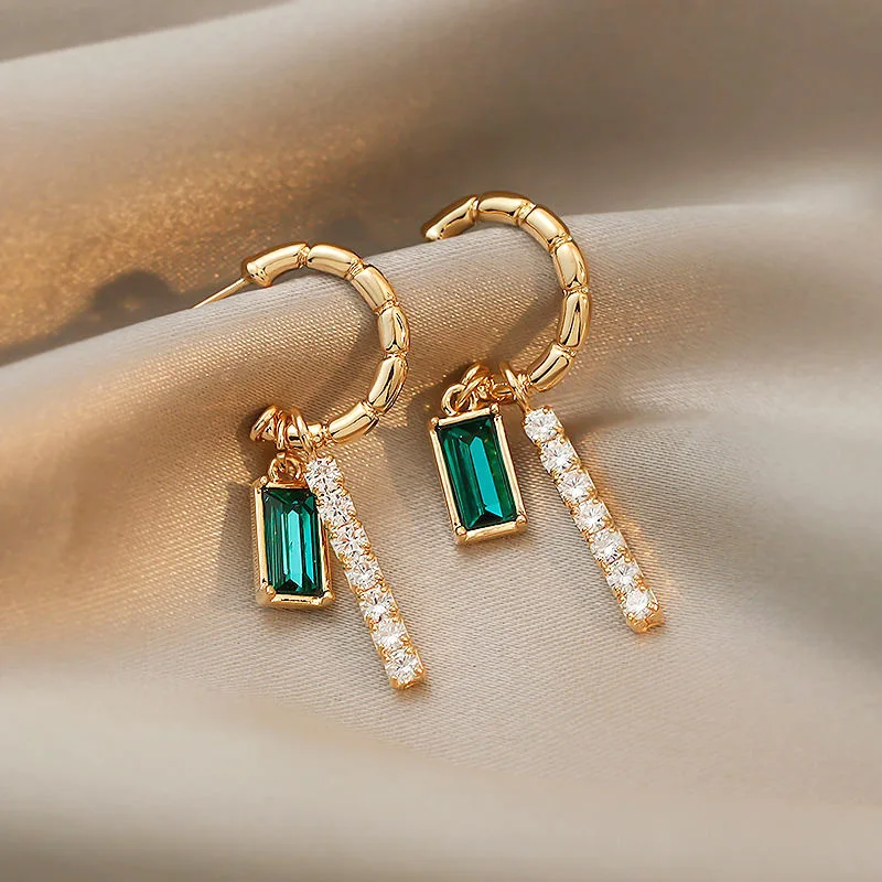 2022 New South Korea Retro Geometric Square Green Earrings Fashion Simple Geometric C Shape Earrings Women Jewelry Gifts
2022 New South Korea Retro Geometric Square Green Earrings Fashion Simple Geometric C Shape Earrings Women Jewelry Gifts