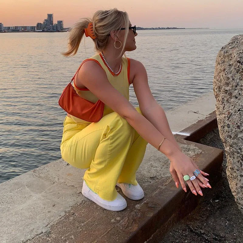 WEPBEL Women's Fashion Jeans Solid Color High Waist Straight Denim Pants with Pockets Casual Sports Loose Trousers Streetwear
WEPBEL Women's Fashion Jeans Solid Color High Waist Straight Denim Pants with Pockets Casual Sports Loose Trousers Streetwear