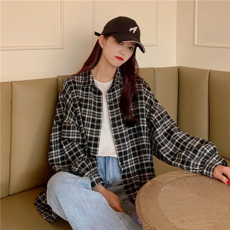 Plaid Shirts Women Long Sleeve Cardigan Vintage Top Black Checked Shirt Cute Button Up Oversize Korean Fashion Blouse 
Plaid Shirts Women Long Sleeve Cardigan Vintage Top Black Checked Shirt Cute Button Up Oversize Korean Fashion Blouse