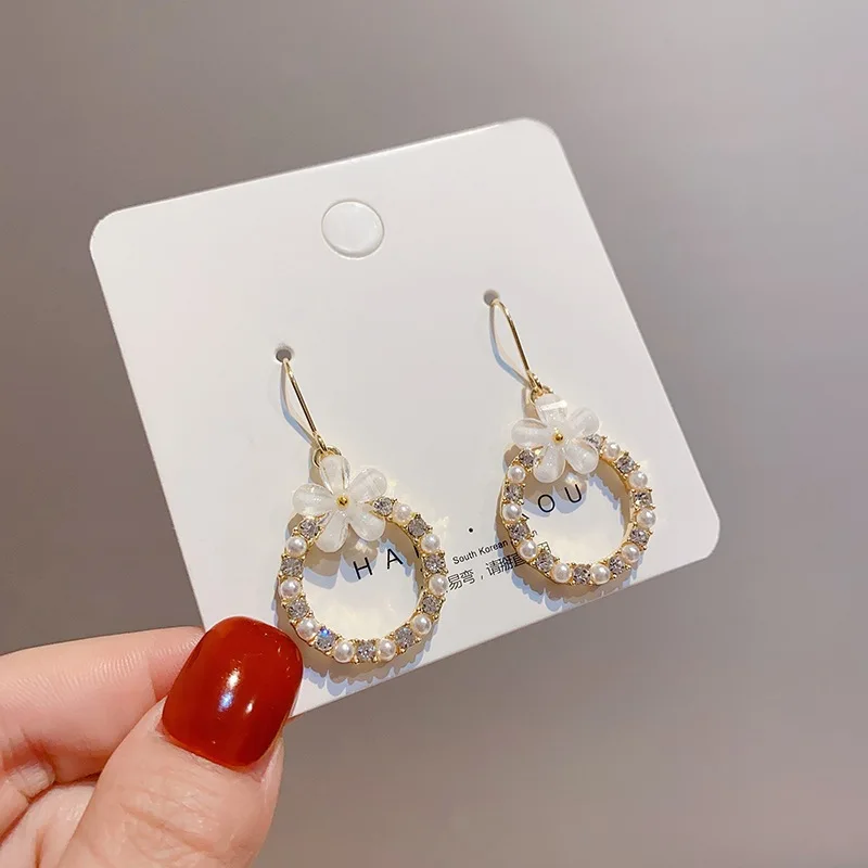 Super Fairy Small Fresh and Simple Flower Earrings Female Personality Temperament Circle Baroque Pearl Full Diamond Earrings
Super Fairy Small Fresh and Simple Flower Earrings Female Personality Temperament Circle Baroque Pearl Full Diamond Earrings