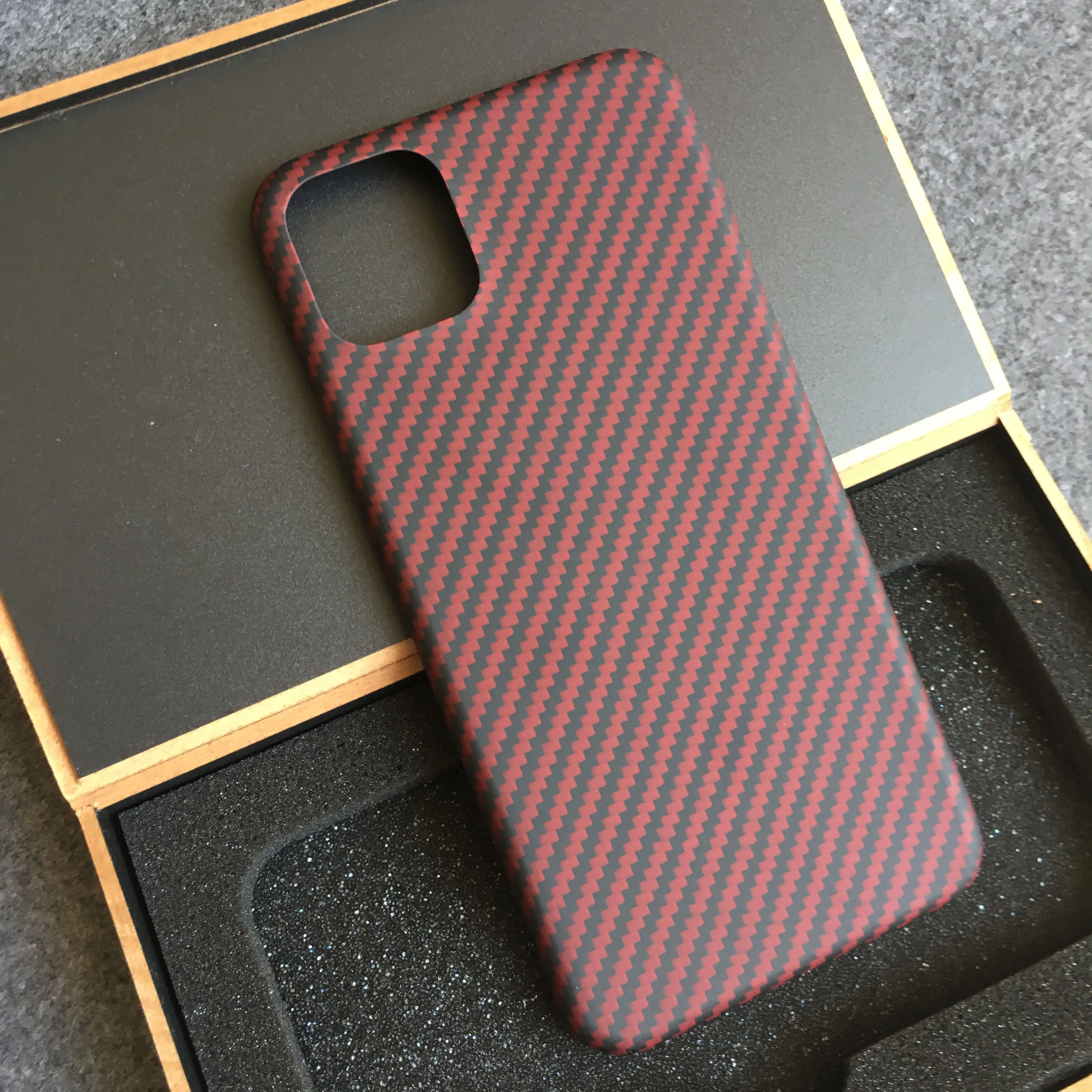 Чехол из углеродного волокна для Iphone 11 PRO MAX XS X XR ультратонкий деловой матовый
