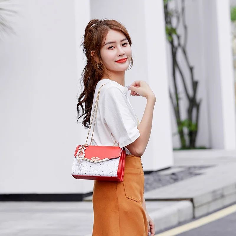 2021 new single shoulder women's bag Street temperament Messenger Bag Fashion versatile small fragrance Chain Handbag
2021 new single shoulder women's bag Street temperament Messenger Bag Fashion versatile small fragrance Chain Handbag