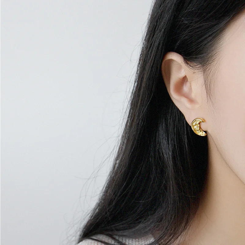 Fashion S925 Silver color Earrings Irregular Convex Moon Earrings Simple Niche Temperament Ladies Jewelry Party Gift
Fashion S925 Silver color Earrings Irregular Convex Moon Earrings Simple Niche Temperament Ladies Jewelry Party Gift