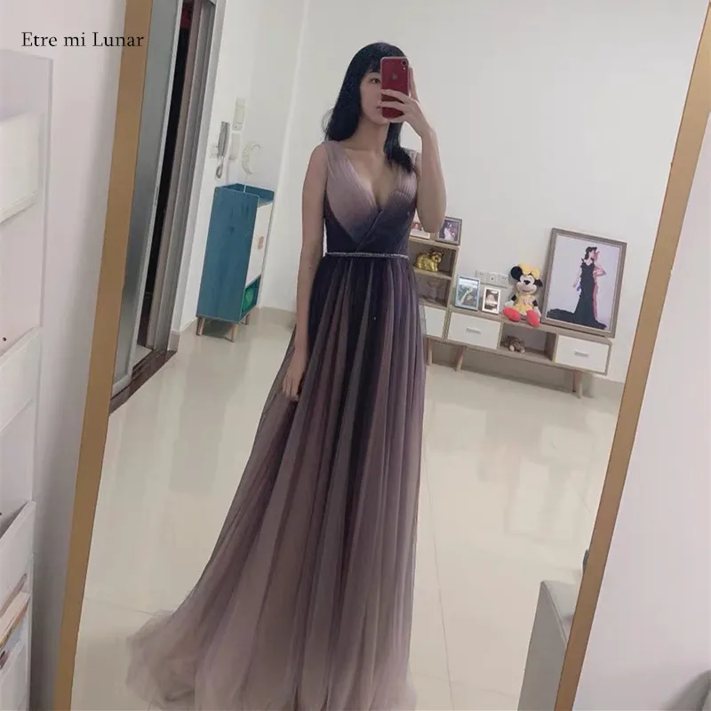 V neck Tulle Evening Dresses 2020 Long Pleats A line Sleeveless Prom Dress Formal Party Dress Celebrity Dresses BLE40810
V neck Tulle Evening Dresses 2020 Long Pleats A line Sleeveless Prom Dress Formal Party Dress Celebrity Dresses BLE40810