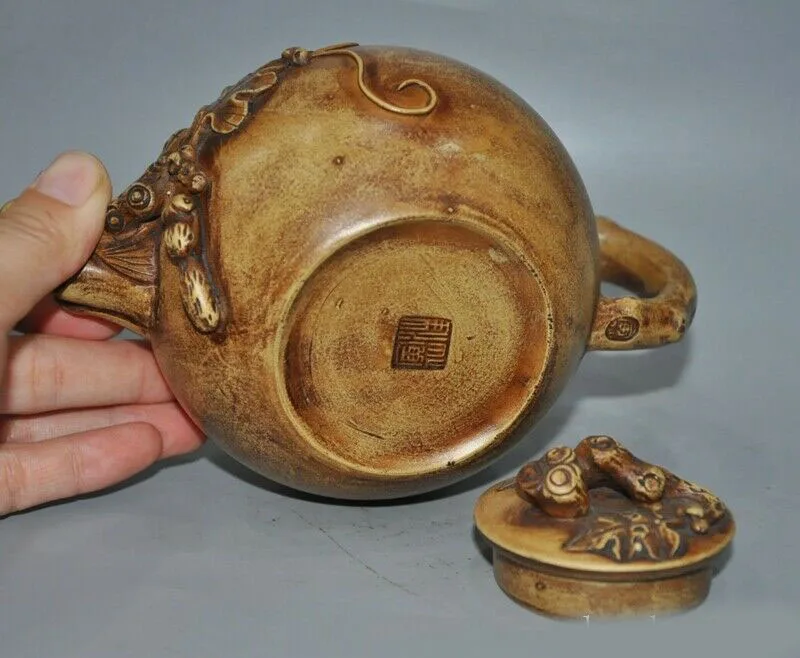 wedding decoration Marked old Chinese Yixing Zisha Pottery master Hand carved Teapot pot Tea maker
wedding decoration Marked old Chinese Yixing Zisha Pottery master Hand carved Teapot pot Tea maker