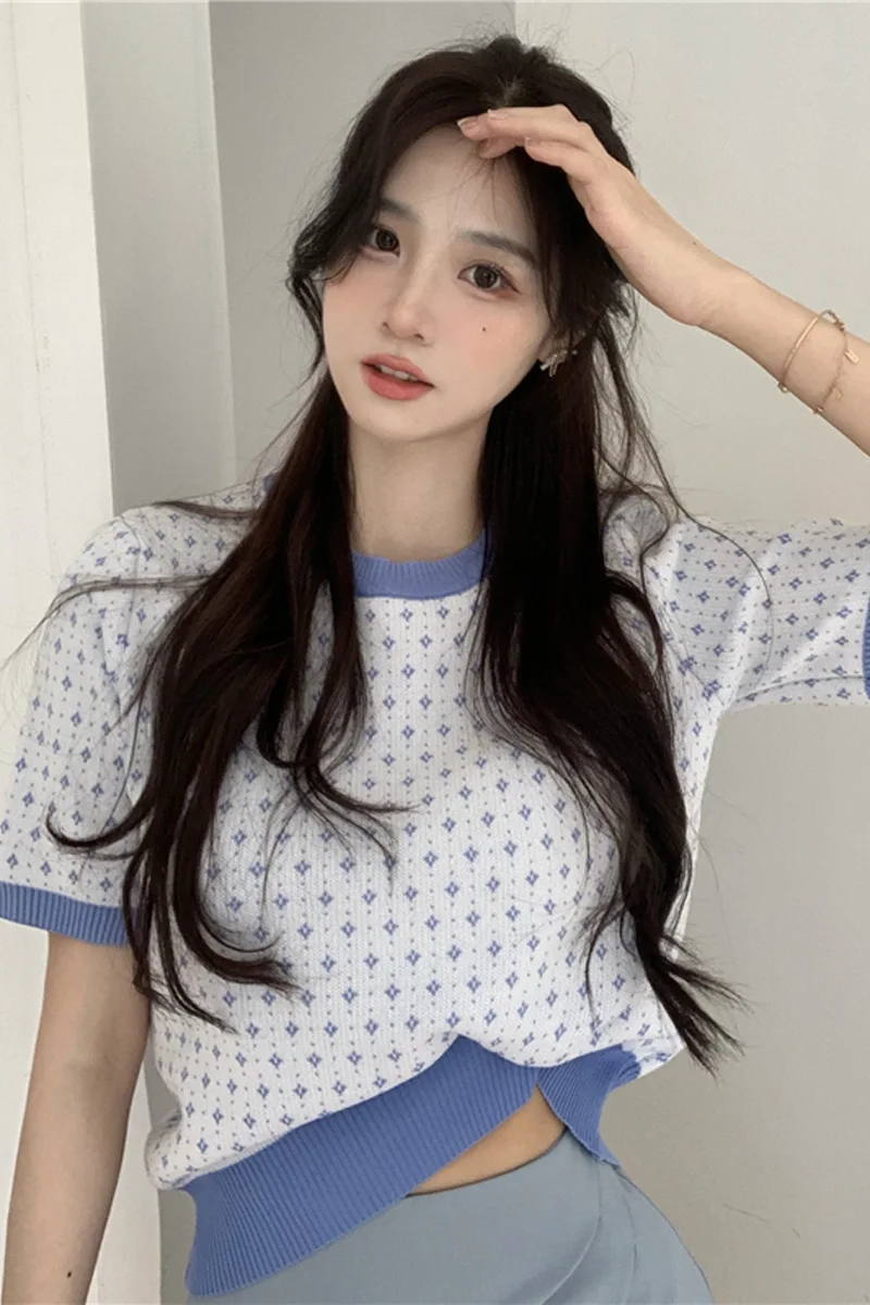 2021 Summer New Fashion Tshirt Women's Short Sleeve Student Knitted T-shirt Loose Printed Knitted Top Ice Silk Short Undershirt 
2021 Summer New Fashion Tshirt Women's Short Sleeve Student Knitted T-shirt Loose Printed Knitted Top Ice Silk Short Undershirt