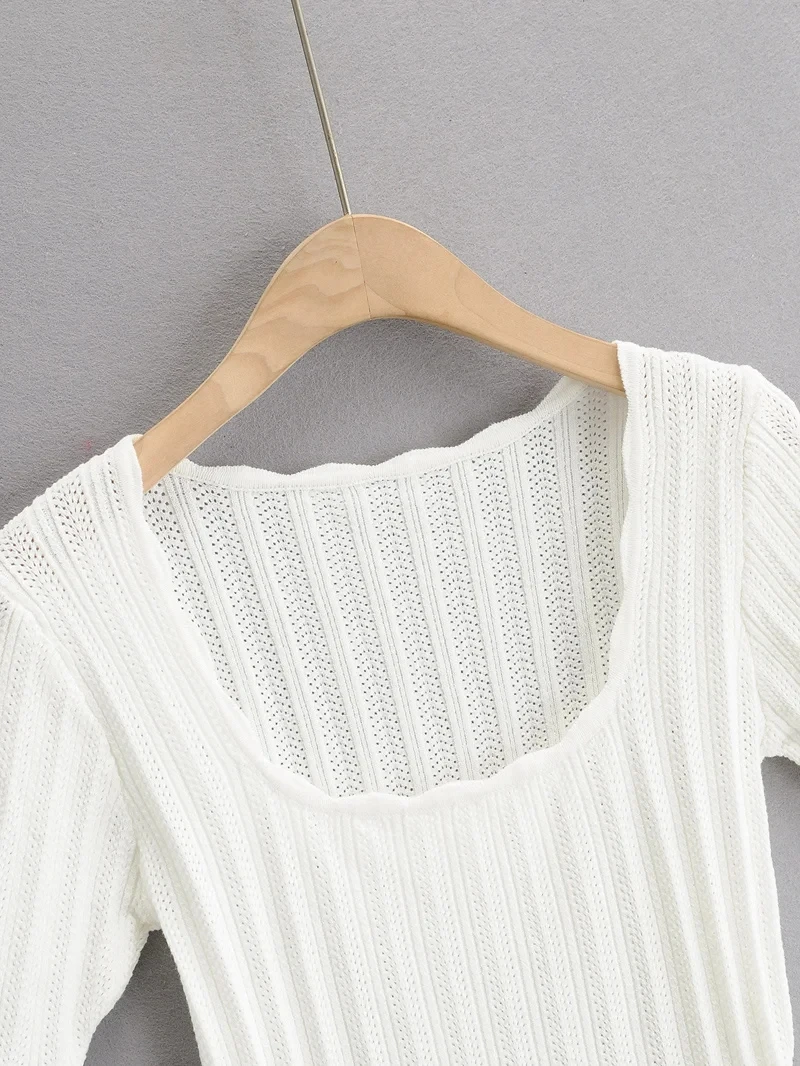 2021 new women's square neck beautiful sewing short sleeve knitted top round neck Knitted Top wave edge
2021 new women's square neck beautiful sewing short sleeve knitted top round neck Knitted Top wave edge