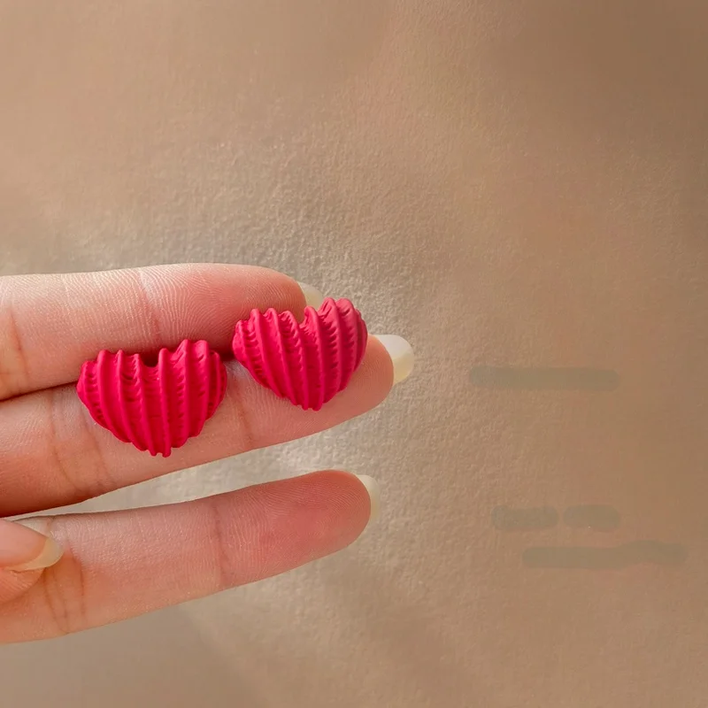 S925 needle Sweet Jewelry Red Heart Earrings Popular Design Sweet Temperament Cute Love Stud Earrings Women Girl Party Gifts
S925 needle Sweet Jewelry Red Heart Earrings Popular Design Sweet Temperament Cute Love Stud Earrings Women Girl Party Gifts
