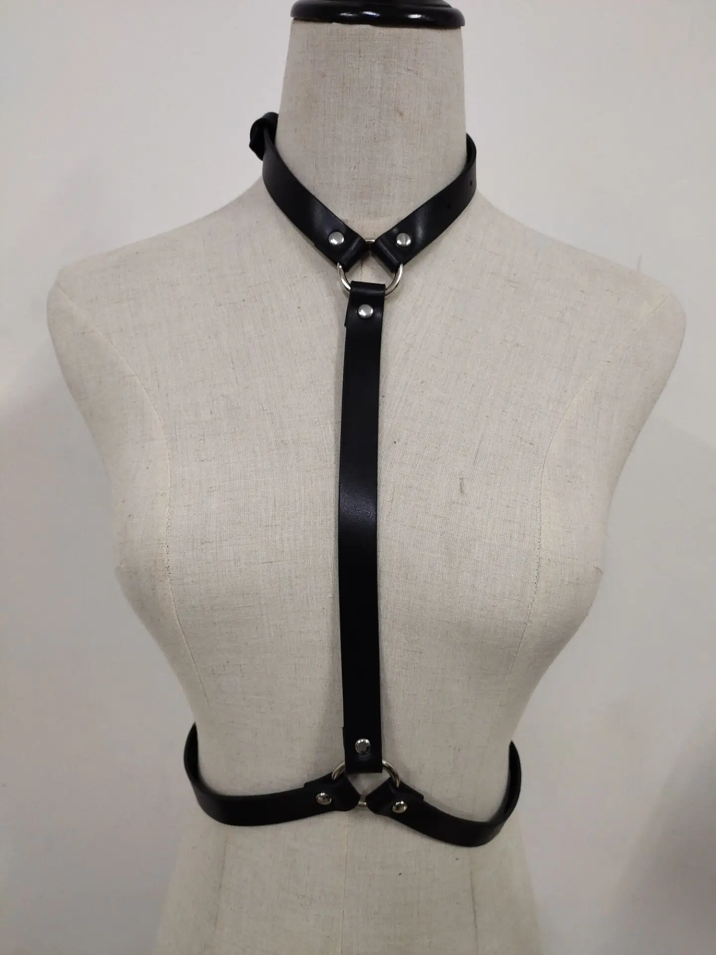 Fashionable Leather Big Ring Necklace with One-piece Adjustable Body Belt Binding Ring belts for women
Fashionable Leather Big Ring Necklace with One-piece Adjustable Body Belt Binding Ring belts for women