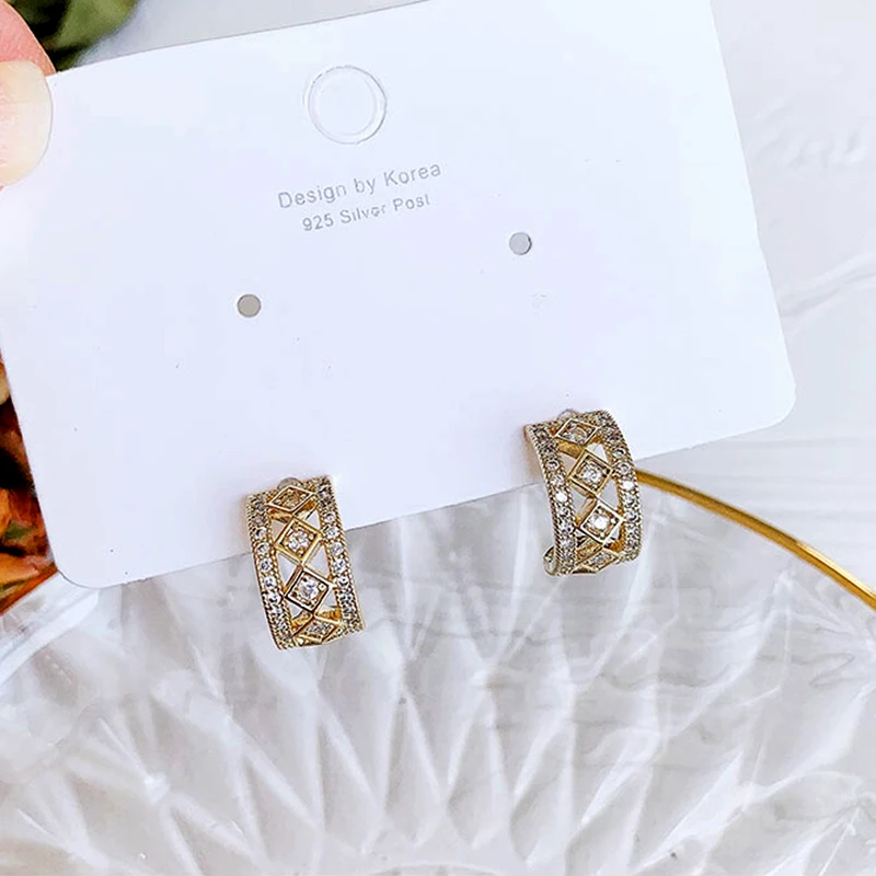Korean Fashion Rhombus Earrings for Women Temperament High Quality Jewelry AAA Zirconia Piercing S925 Needle Party Ins Hot Gift
Korean Fashion Rhombus Earrings for Women Temperament High Quality Jewelry AAA Zirconia Piercing S925 Needle Party Ins Hot Gift