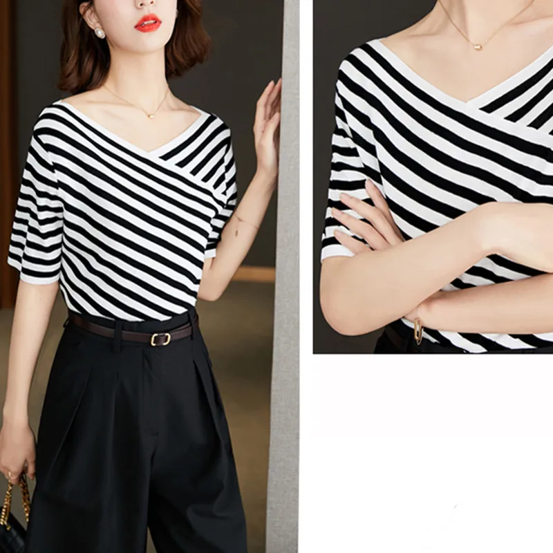 Summer Women's Blouse Sexy Tops for Women Short Sleeve Tops Women Black and White Striped Blouse V-neck Knitted Basic Blouses OL
Summer Women's Blouse Sexy Tops for Women Short Sleeve Tops Women Black and White Striped Blouse V-neck Knitted Basic Blouses OL
