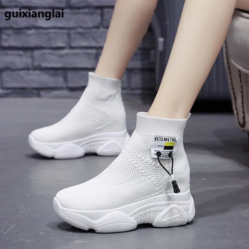 Thick-bottomed Martin boots autumn breathable women's new autumn British 2019 net red within the increase of small sock shoes
Thick-bottomed Martin boots autumn breathable women's new autumn British 2019 net red within the increase of small sock shoes