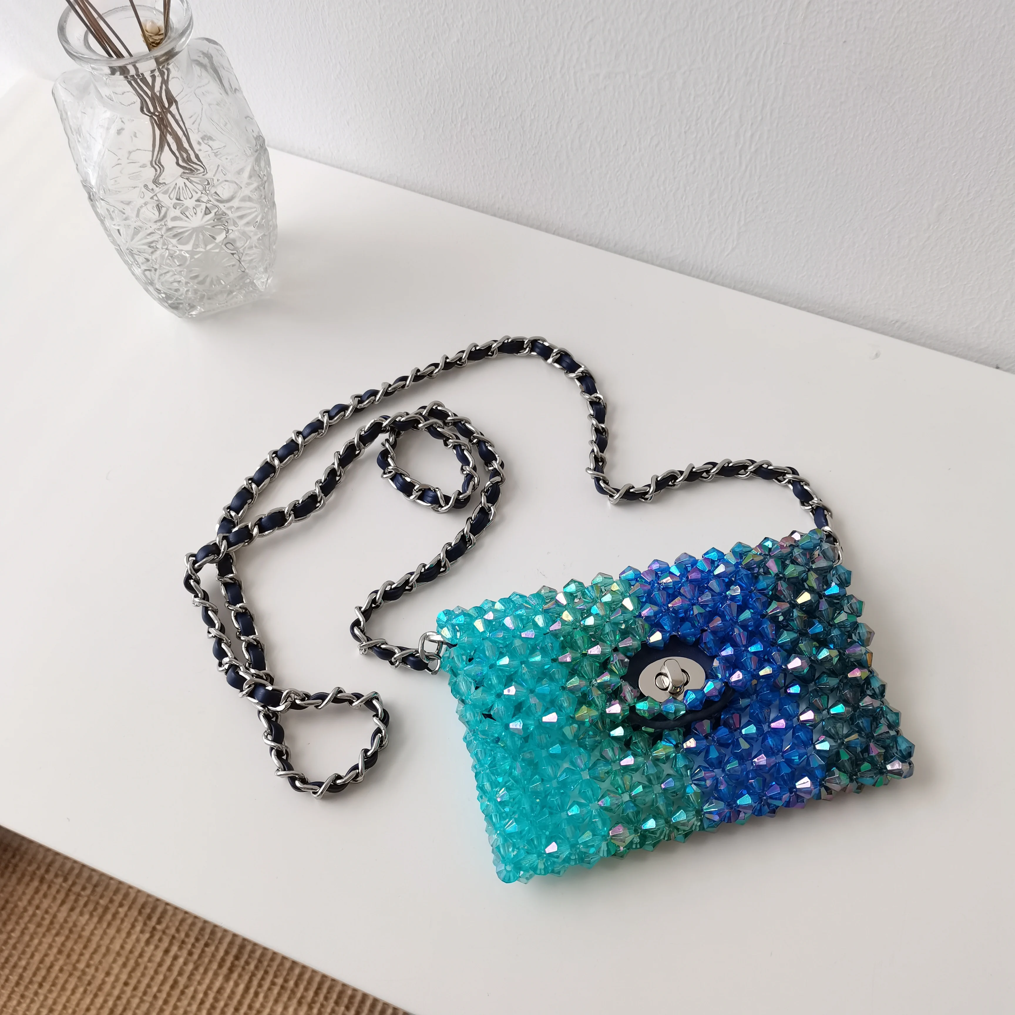 2020 Summer New Beaded Pearl Handbag Women Multicolor Woven Chain Shoulder Bag Luxury Handbags Women Designer Crossbody Bag
2020 Summer New Beaded Pearl Handbag Women Multicolor Woven Chain Shoulder Bag Luxury Handbags Women Designer Crossbody Bag