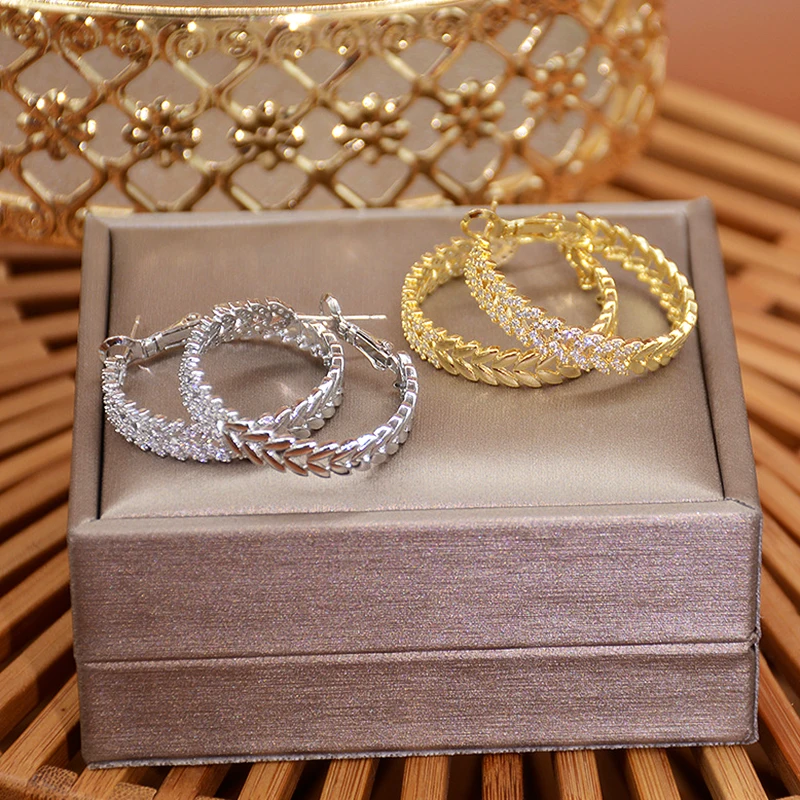 New Popular Design 14K Gold Plated Zircon Wheat Ears Hoop Earrings for Women Girl Jewelry S925 Silver Needle AAA Zircon Weddings
New Popular Design 14K Gold Plated Zircon Wheat Ears Hoop Earrings for Women Girl Jewelry S925 Silver Needle AAA Zircon Weddings