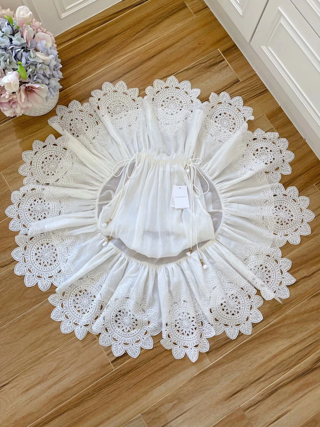 Summer 2021 Holiday New Scallop Embroidery Hollow Out Fresh Green Necklace Drawstring Mini Dress
Summer 2021 Holiday New Scallop Embroidery Hollow Out Fresh Green Necklace Drawstring Mini Dress