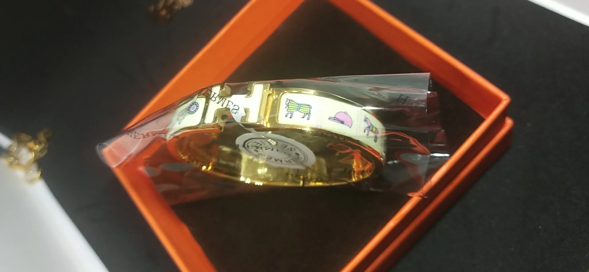 High quality bracelets, women's bracelets, men's bracelets, a variety of colors, a variety of patterns to choose from, metal can
High quality bracelets, women's bracelets, men's bracelets, a variety of colors, a variety of patterns to choose from, metal can