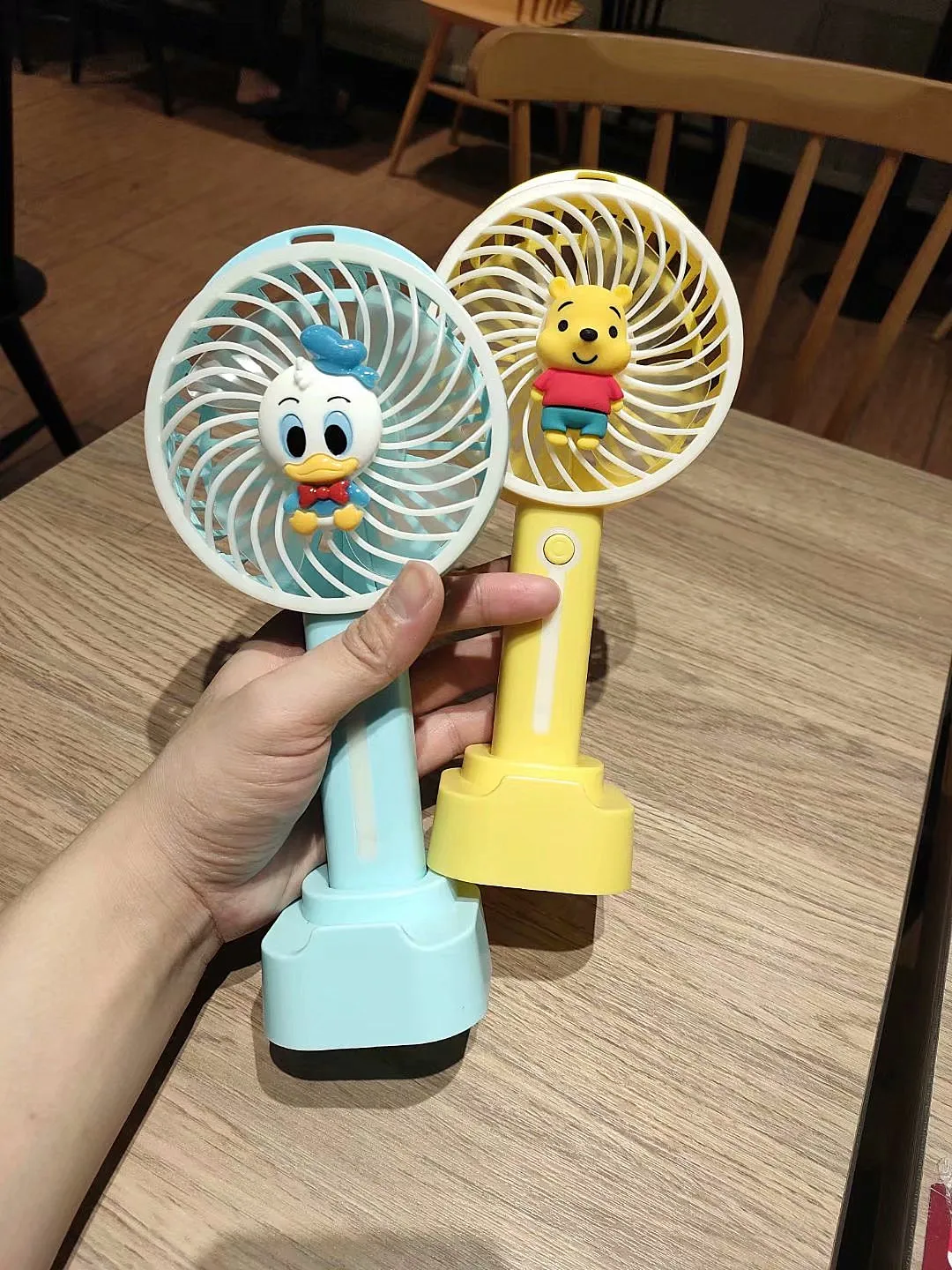 Disney fan cute portable mini fan handheld USB rechargeable adjustable cooler for outdoor travel office Mickey Minnie small fan
Disney fan cute portable mini fan handheld USB rechargeable adjustable cooler for outdoor travel office Mickey Minnie small fan