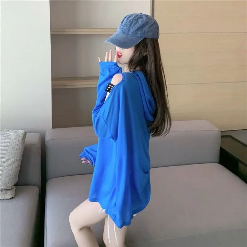Women T-Shirt Ice Silk Sunscreen Clothing 2021 Summer New Thin Loose Hooded Long-Sleeved Sexy Hollow Design Off-Shoulder Tops
Women T-Shirt Ice Silk Sunscreen Clothing 2021 Summer New Thin Loose Hooded Long-Sleeved Sexy Hollow Design Off-Shoulder Tops