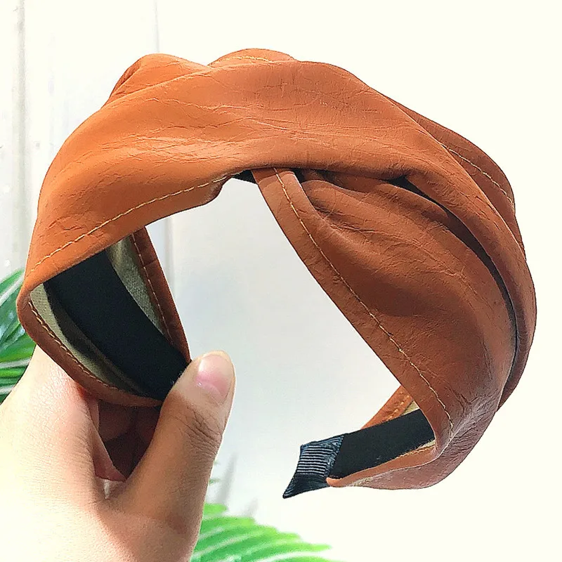 Matte Artificial Leather Head Hoop Cross Knot Solid Color Women Headband Wide Side Hair Hoop Vintage Hairband Hair Accessories
Matte Artificial Leather Head Hoop Cross Knot Solid Color Women Headband Wide Side Hair Hoop Vintage Hairband Hair Accessories