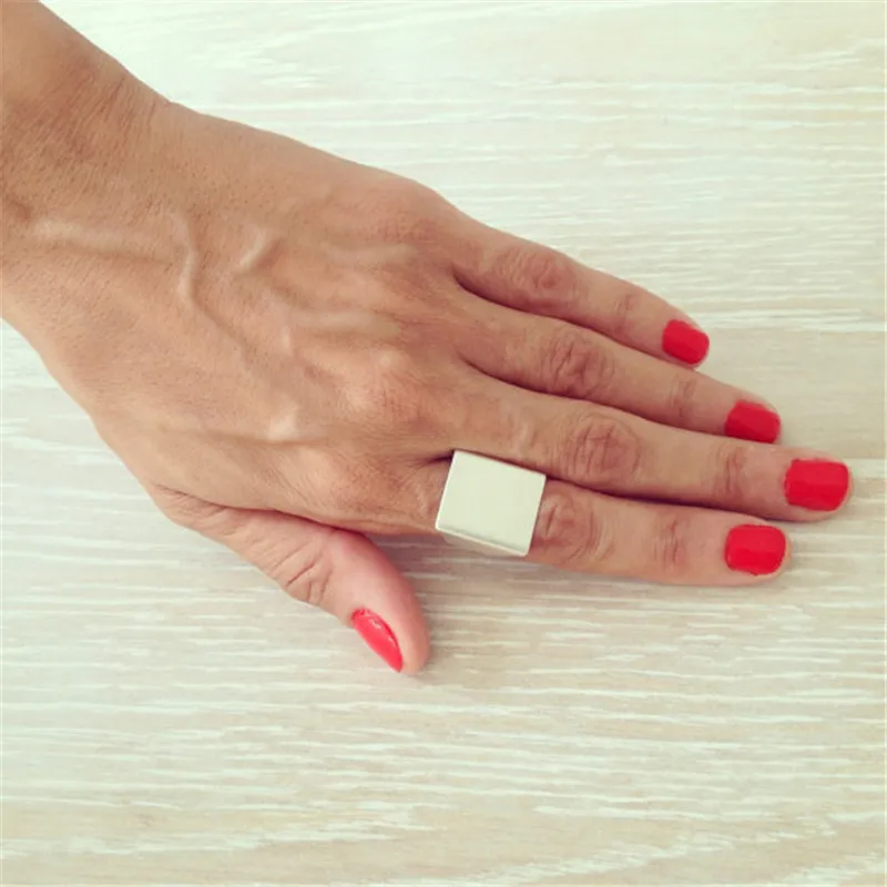 Creative Personality Minimalist Square Ring Women Simple Geometric Glossy Ring Party Jewelry
Creative Personality Minimalist Square Ring Women Simple Geometric Glossy Ring Party Jewelry