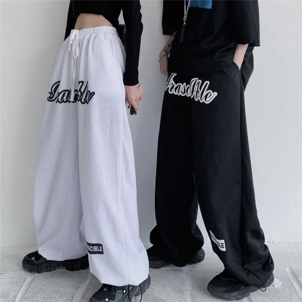Unisex Loose Casual Style Pants with Pockets Letters Printed Pattern Elastic Waist Trousers Black White S/ M/ L/ XL/ XXL
Unisex Loose Casual Style Pants with Pockets Letters Printed Pattern Elastic Waist Trousers Black White S/ M/ L/ XL/ XXL